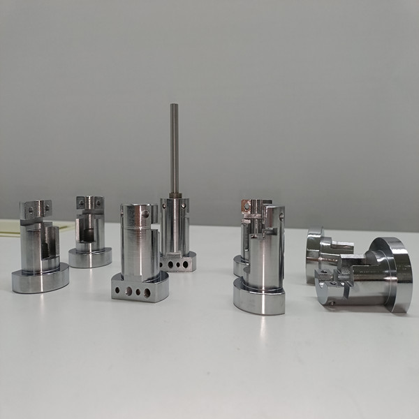 Komponen Penebuk Ejector Berbentuk Khas