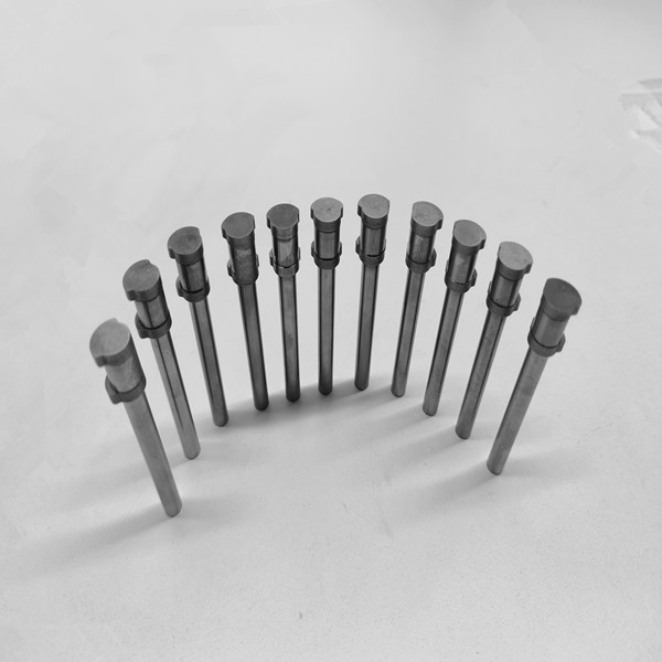 Komponen Penebuk Ejector Berbentuk Khas